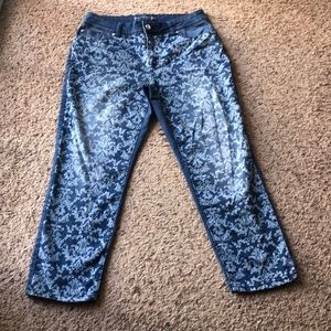 Chico’s platinum size 6 jean capri/cropped